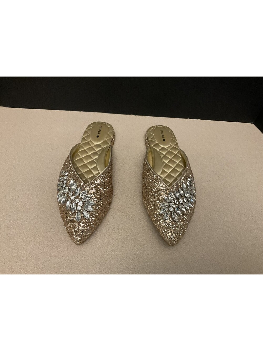 New! Womens Birdies The Swan-Jeweled Crystal Gold Glitter Sparkle Mules. SZ 7.5.